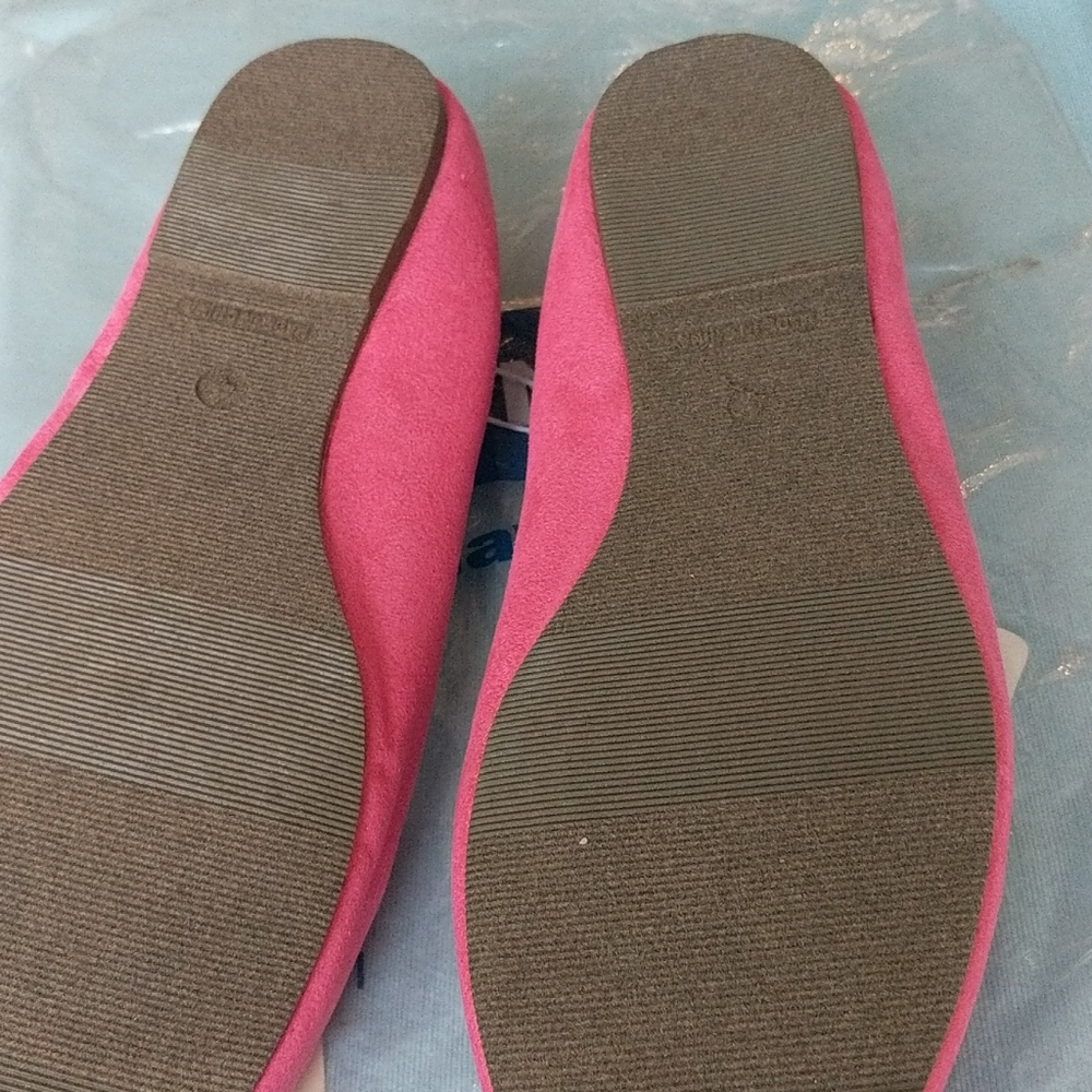 New Old Navy pink butterfly flats in a siz - Picture 4 of 5